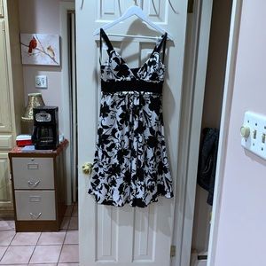Intrigue sleeveless black and white floral dress